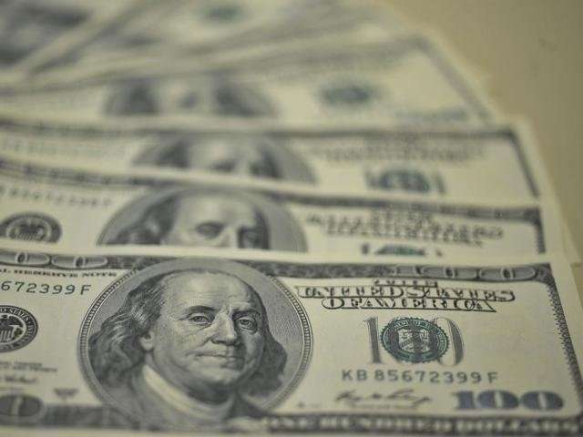 Ap&oacute;s pris&otilde;es de Temer e de ex-ministro, d&oacute;lar tem alta e fecha o dia a R$ 3,80