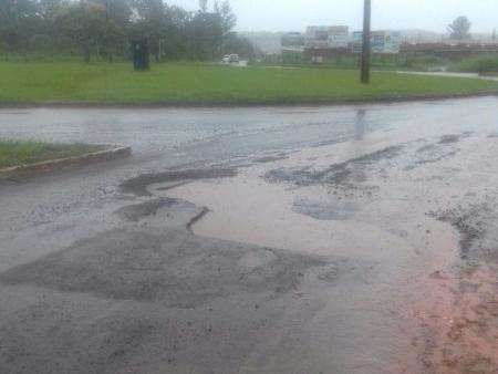 Defesa Civil e bombeiros ficam em alerta com chuva constante na Capital