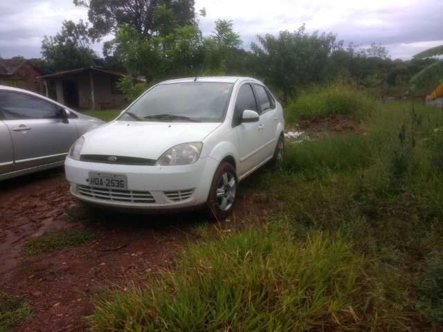 Homem guarda carro roubado para marido da prima e acaba preso