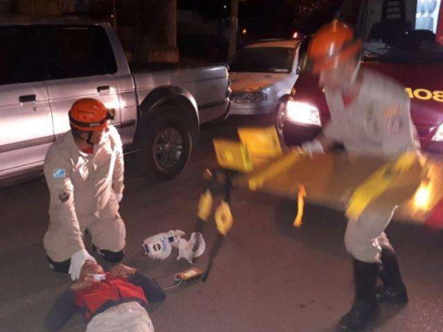 Motociclista foge depois de atropelar adolescente de 13 anos