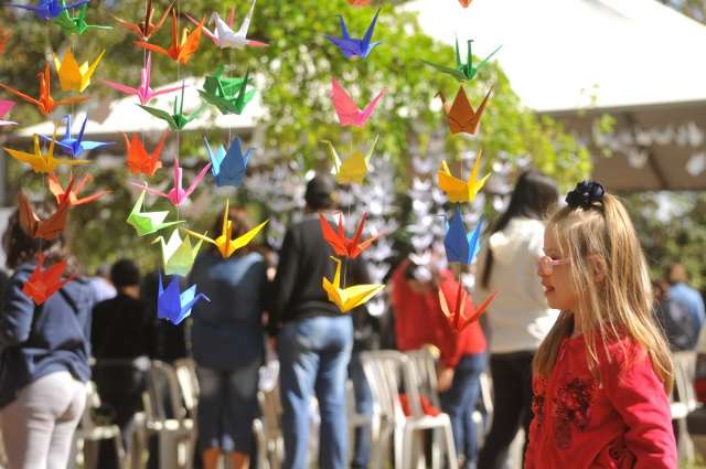 Desafio pelas ruas &eacute; produzir 1 origami em 10 minutos, sem reclamar da vida
