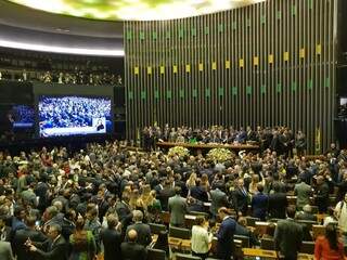 Plenário da Câmara dos Deputados lotada durante sessão de posse, nesta sexta-feira (dia 1º). (Foto: Neiba Ota).