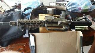 Armamento de grosso calibre foi encontrado com criminosos (Foto: Divulgação/Senad)