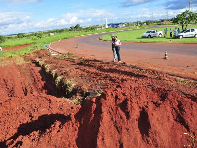  Remo&ccedil;&atilde;o da terra contaminada por combust&iacute;vel na BR-262 deve acabar no s&aacute;bado