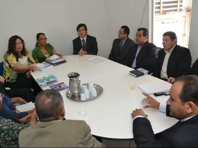  Servidores relatam a equipe do CNJ situa&ccedil;&atilde;o das Uneis em MS