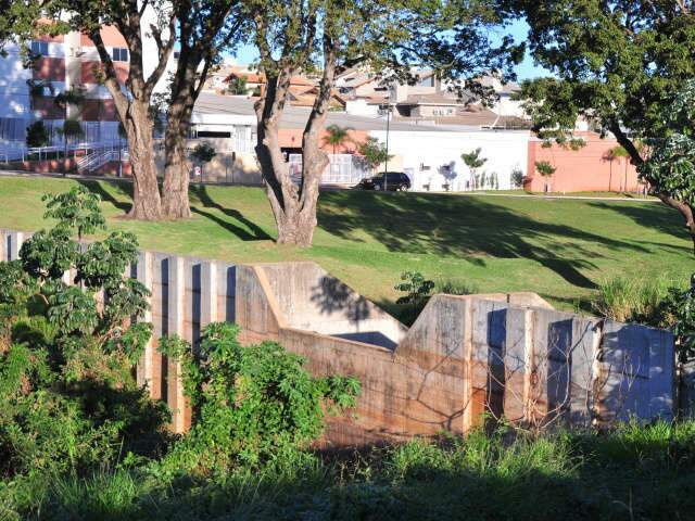  Barragem na Via Parque deve levar  50 dias para ser conclu&iacute;da