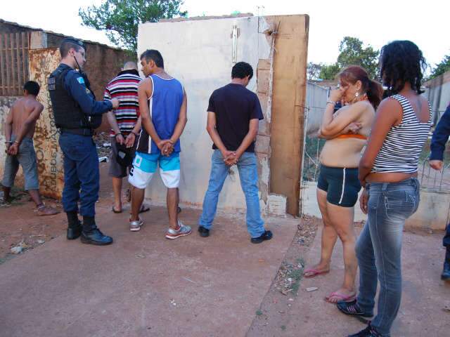  Mesmo com base da PM no bairro, homem &eacute; assaltado em plena tarde na vila Nh&aacute;-Nh&aacute; 