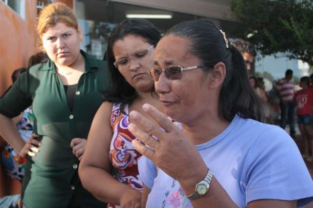 Ap&oacute;s espera por mais de sete horas, pacientes se revoltam em UPA