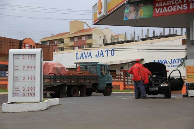 Procon constata &quot;abuso&quot; no reajuste da gasolina de 38 postos na Capital
