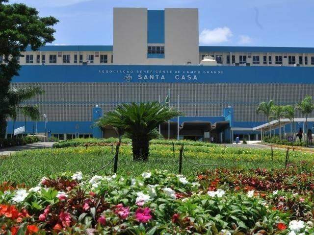 M&eacute;dicos da Santa Casa discutem greve em protesto a atraso nos sal&aacute;rios