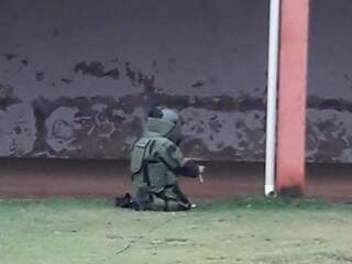 Explosivo foi detonado por policial do Bope (Foto: divulgação/PM) 