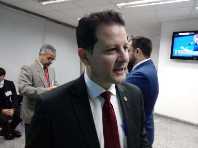 Arma n&atilde;o entra na Assembleia, nem na cintura de deputado, diz corregedor