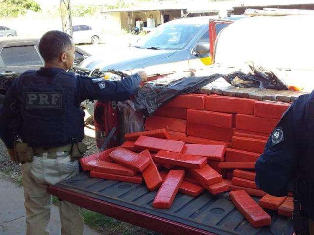 Persegui&ccedil;&atilde;o termina com caminhonete carregada de maconha apreendida 