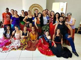 Alunos terão contato não apenas com a dança, mas com pesquisa histórica e cultural sobre o povo cigano. (Foto: Reprodução/Divulgação)