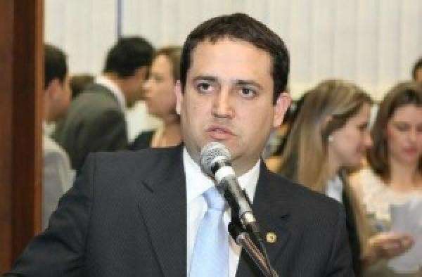 Deputado questiona Procon sobre fiscaliza&ccedil;&atilde;o na venda de pneus usados