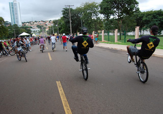 Participantes desfilaram os mais diversos modelos de bicicleta. (Foto: Simão Nogueira)