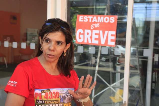 Bancos voltam a atender  das 11 &agrave;s 16 horas depois de 23 dias em greve
