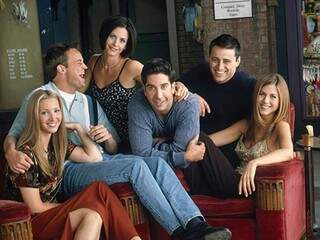 Série foi protagonizada por Courteney Cox, Matthew Perry, Jennifer Aniston, David Schwimmer, Lisa Kudrow e Matt LeBlanc.