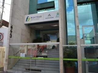 Banco investigado atuava dentro da sede da Funtrab na Capital. (Foto: Paulo Francis/Arquivo)