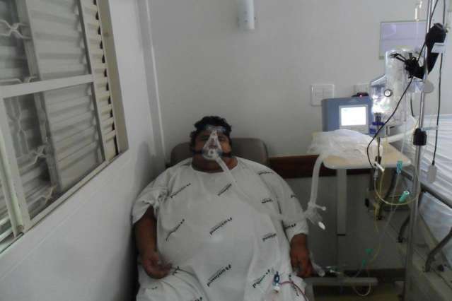 Jovem que pesava 215 kg e desistiu do SUS realiza cirugia na Capital