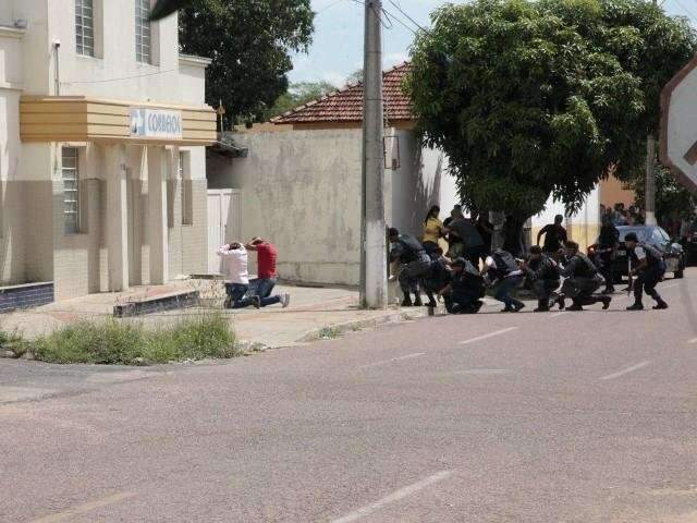 Assaltantes de ag&ecirc;ncia dos Correios s&atilde;o condenados a 11 anos de pris&atilde;o