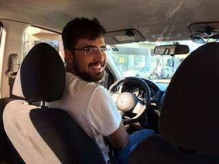 Vinícius faz engenharia mecânica e está esperançoso com a chegada do Uber. (Foto: Thailla Torres)