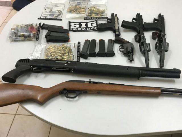 For&ccedil;a-tarefa encontra arsenal na casa de PM suspeito de ser pistoleiro