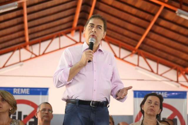 Bernal nega retalia&ccedil;&atilde;o e diz que demiss&otilde;es foram para melhorar ensino