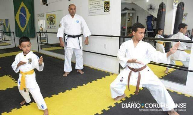 Atleta de 6 anos doa mesada para colega disputar Mundial de Karat&ecirc; no Chile