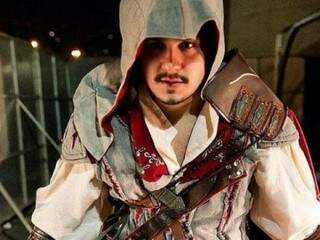 Luan fantasiado de Assassin&#039;s Creed. (Foto: Reprodução Facebook)