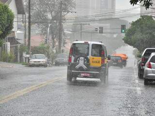 Hoje choveu 0,4 milímetro em Campo Grande, segundo Base Aérea. (Foto: João Garrigó)