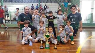Pelezinho/Tecol, equipe campeã estadual de futsal na categoria Mamadeira (Foto: Escolinha Pelezinho/ Divulgação)