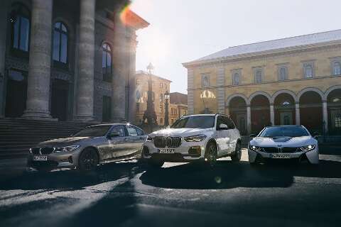 BMW Group atinge meio milhão de veículos eletrificados vendidos no mundo