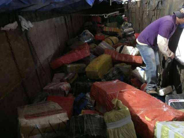 PF apreende 11 t de maconha em carreta com carga de milho
