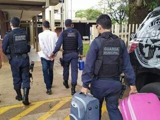 Cheiro entrega e goiano é preso com três malas de maconha na rodoviária Cheiro entrega e goiano é preso com três malas de maconha na rodoviária