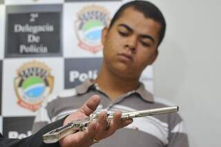 Rafael disse que comprou arma porque estava sendo ameaçado. (Foto: Alcides Neto)