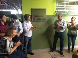 Reforma geral de escola no Rouxinóis foi inaugurada nesta terça-feira pelo governador (à direita). (Foto: Fernanda Palheta)