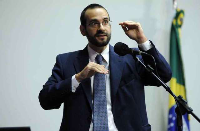 Bolsonaro anuncia sa&iacute;da de V&eacute;lez e economista como novo ministro da Educa&ccedil;&atilde;o