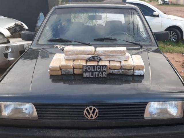Casal &eacute; perseguido e preso com 20 tabletes de maconha no Paulo Coelho 