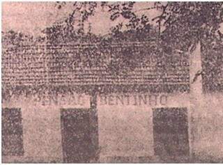 Pensão Bentinho, tinha localização privilegiada, em frente a Praça Costa Marques, atual Praça dos Imigrantes.