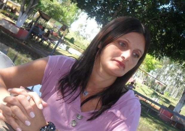 Homem esfaqueia, atropela e mata esposa gr&aacute;vida de seis meses