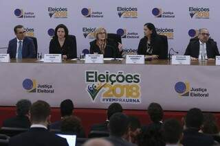 A presidente do Tribunal Superior Eleitoral, ministra Rosa Weber, reafirma confiança nas urnas eletrônicas durante coletiva - Antonio Cruz/Agência Brasil