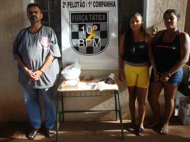 PM fecha dois pontos de venda de coca&iacute;na na Capital