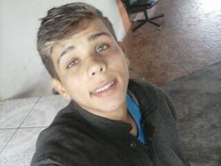 Adriano tinha 15 anos e morava com o irmão na região da Vila Nasser. (Foto: Reprodução Facebook) 