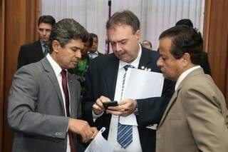 Deputados Rinaldo Modesto, Paulo Siufi e Amarildo Cruz (Foto: Assembleia/ALMS)