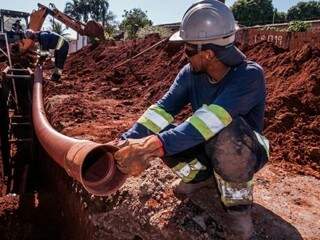 Trabalhadores da Águas realizaram ligação de esgoto em nove bairros da Capital (Foto: Divulgação)