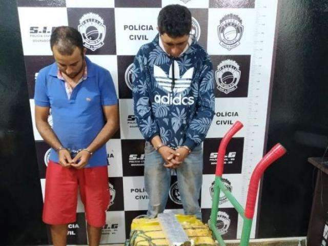 Presos por tr&aacute;fico, dupla diz que receberia R$ 1 mil para transportar maconha 