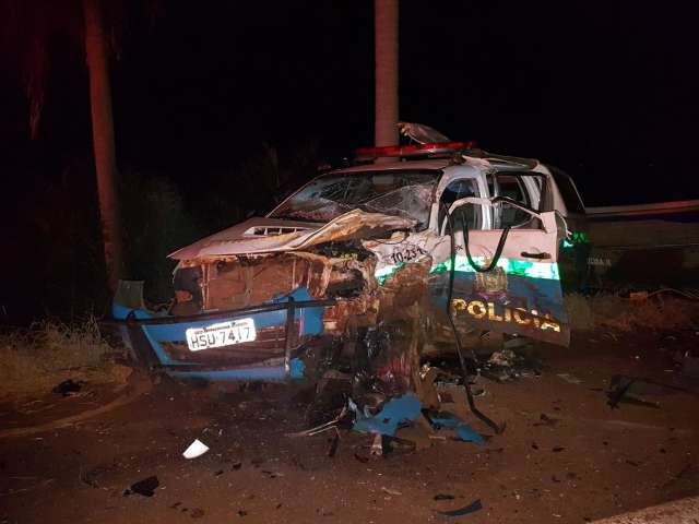 Jovem morre e policiais ficam feridos em acidente com viatura na MS-376