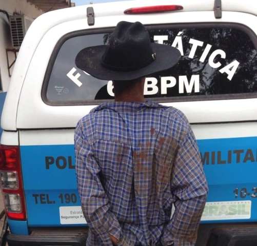 Homem &eacute; denunciado por moradores por atirar a esmo no centro da cidade