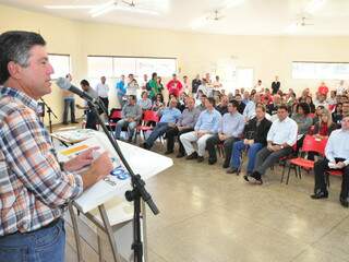 Lançamento do programa ocorreu na manhã de hoje, em escola municipal de Dourados. (Foto: João Garrigó)